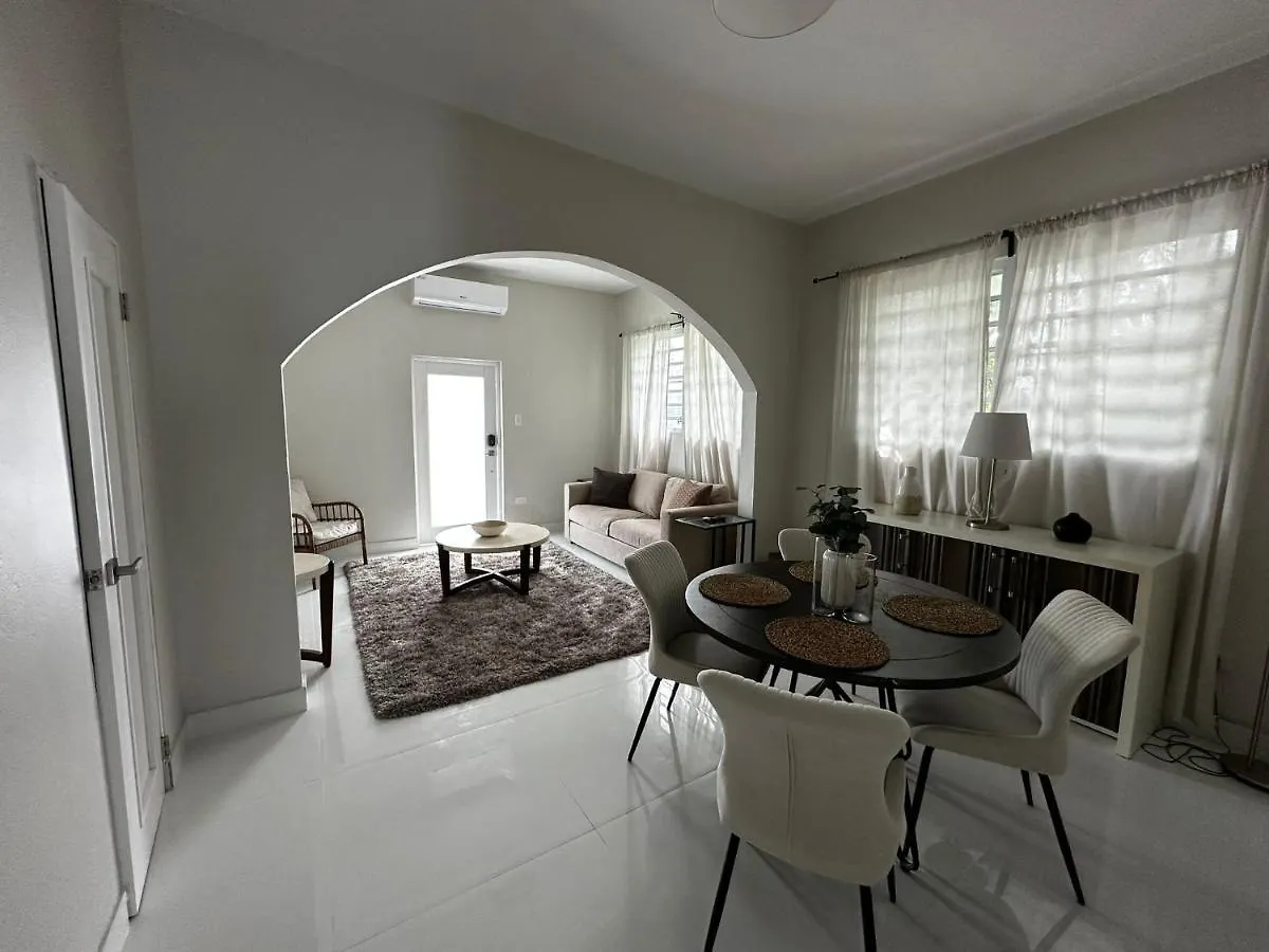 Breathtaking 2-Bedroom Beachside Apartment 산후안 0*,  푸에르토리코