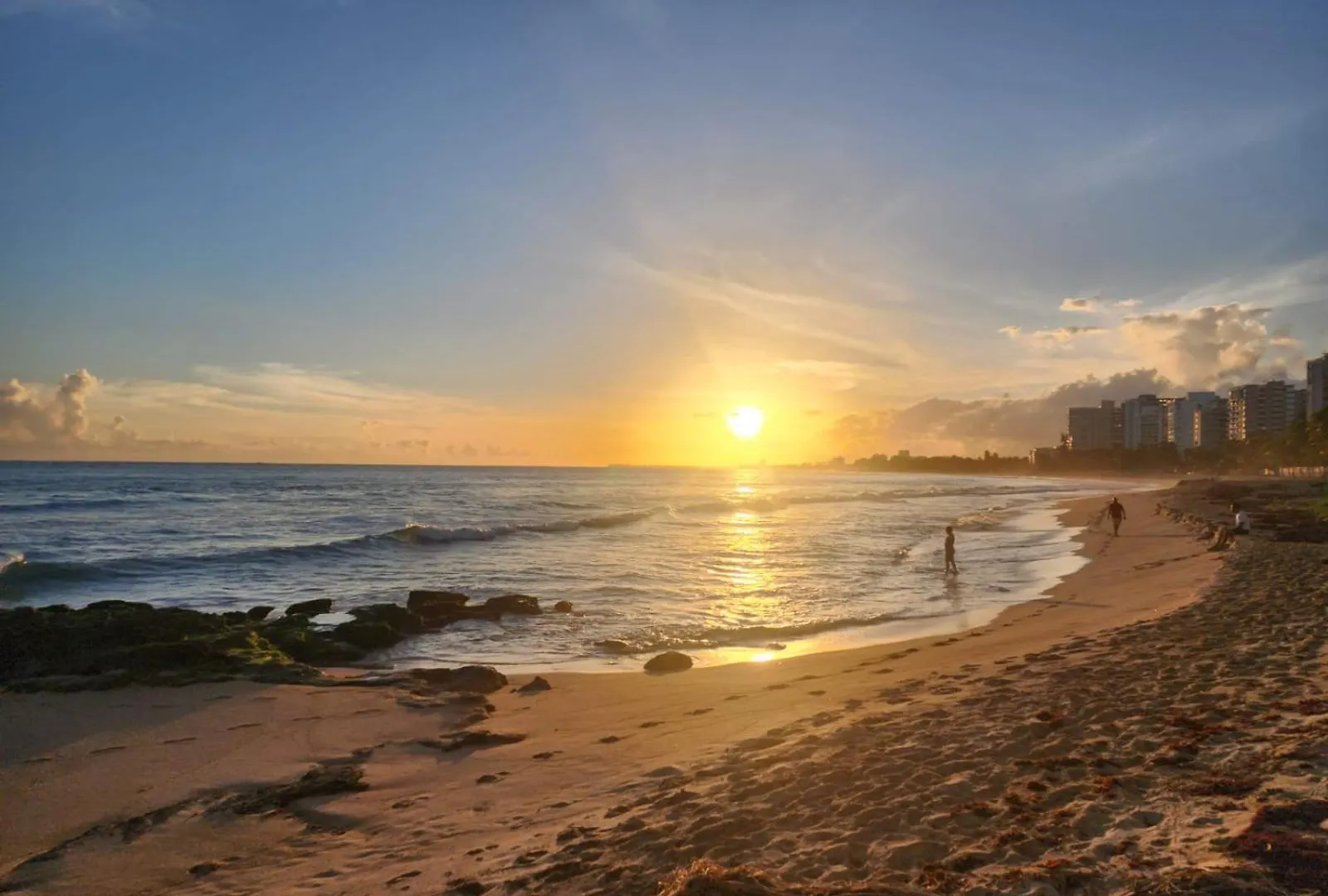 Breathtaking 2-Bedroom Beachside Apartment 산후안 0*,