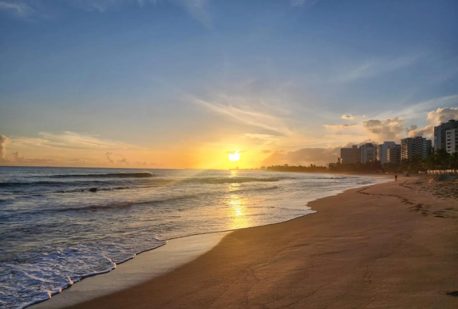 Breathtaking 2-Bedroom Beachside Apartment 산후안